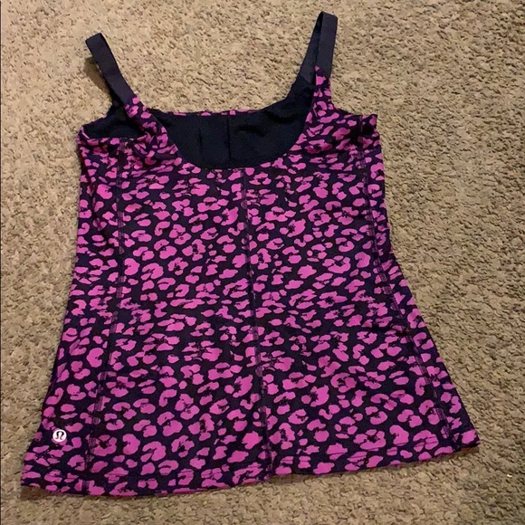 Lululemon top with built-in bra SZ 6 - Picture 5 of 8